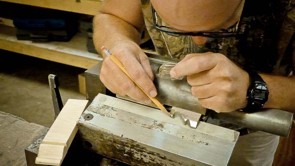 Mounting and checking the moulding blade