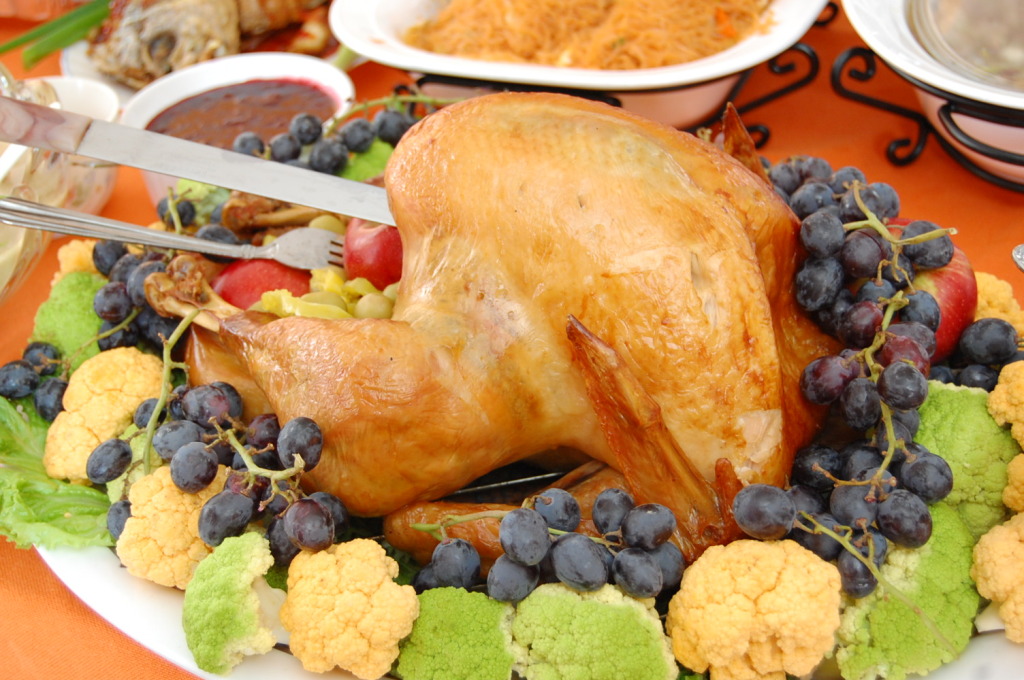 stockvault-thanksgiving-dinner108275