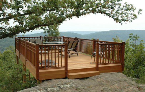 Alabama Deck Featuring Garapa Decking and Ipe Railing.